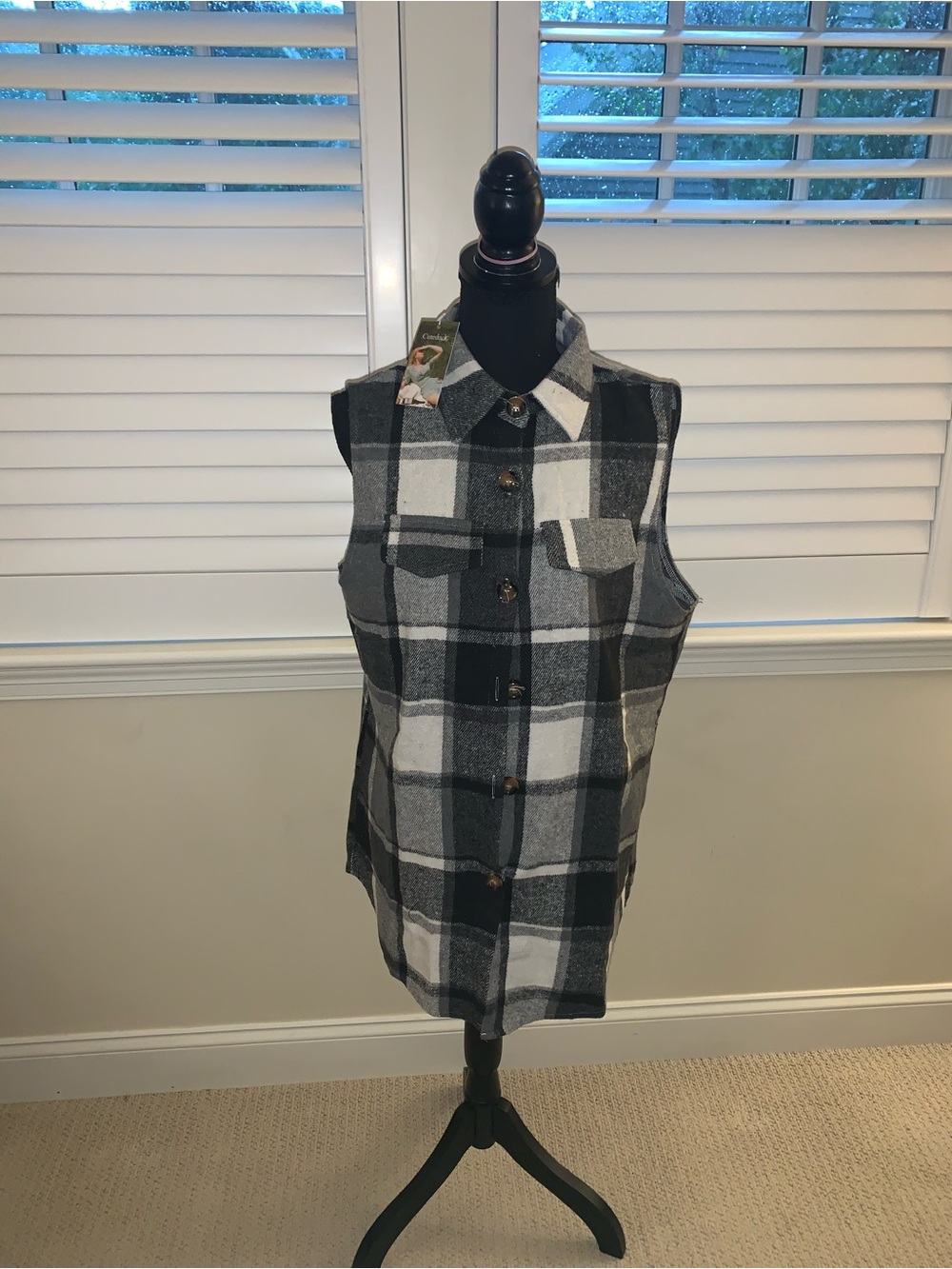 Women’s Sleeveless Black & Gray Plaid Shirt/Vest